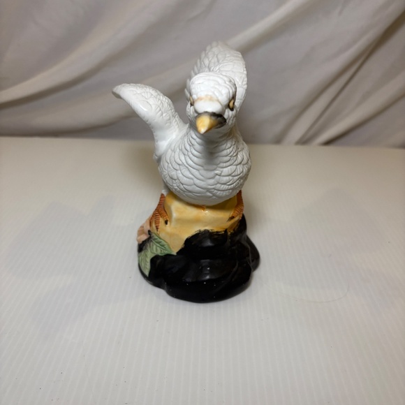 Vintage Flambro White Dove Figurine with Flower Fine Porcelain Made in Taiwan - Picture 2 of 8